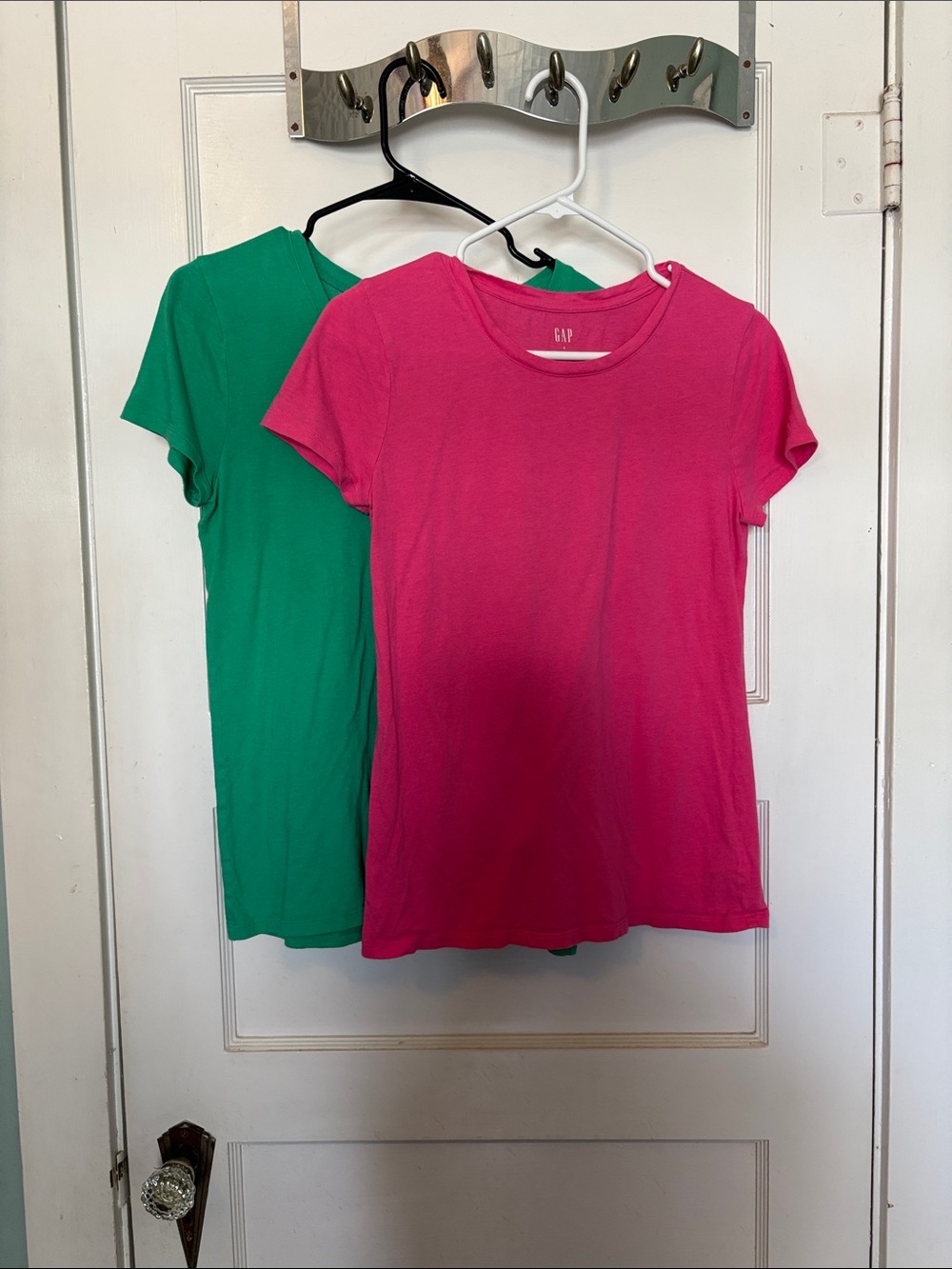 GAP Women's Favorite Tee Short Sleeve Tees in Hot Pink and Kelly Green Size S